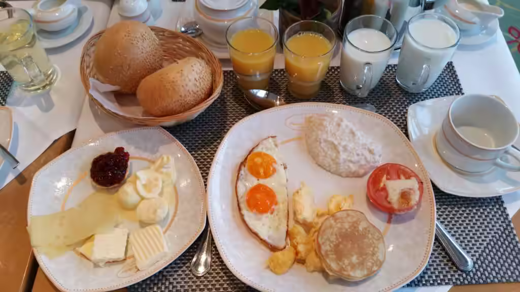 Frühstücksbuffet Überblick Rugard Hotel