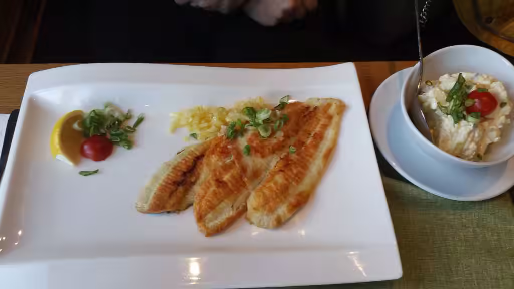 Schollenfilet mit Kartoffelsalat Fischereihafen Restaurant Cuxhaven