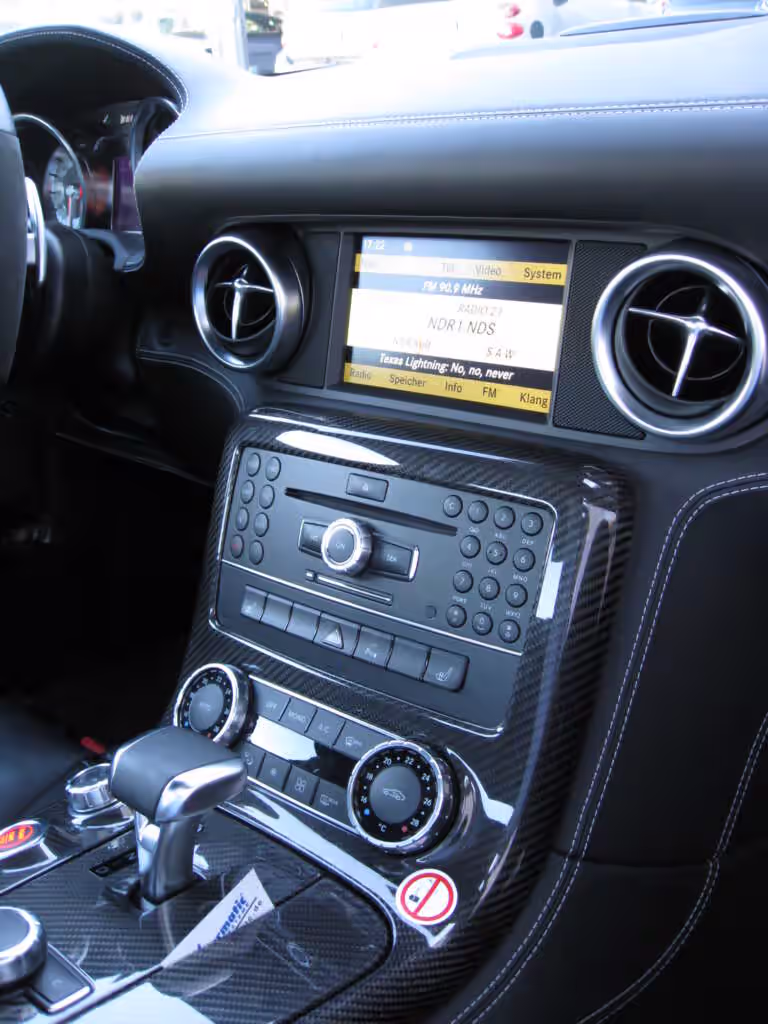Mercedes SLS AMG Gesamtansicht schräg